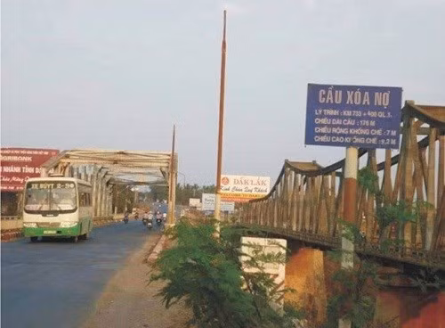Một cây cầu có tên độc lạ ở Việt Nam, hẳn ai qua cũng nghĩ "nếu đúng là được xóa nợ thì mừng quá".