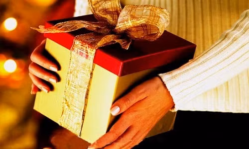 Tuần qua, một thông tin được dư luận được quan tâm đó là ban Bí thư yêu cầu các cấp ủy, chính quyền và người dân thực hiện chủ trương nghiêm cấm tặng quà Tết cho cấp trên dưới mọi hình thức. Ảnh: IME.