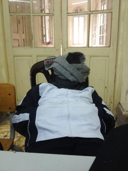 Bật mí cách giữ ấm... cuốn chặt như xác ướp.