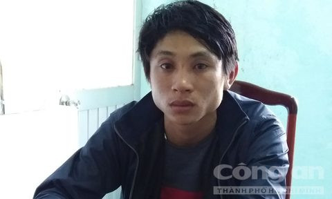 Nhắm đến các đối tượng ít có khả năng chống trả là phụ nữ để cướp giật tài sản, tên Trần Tuấn Vũ (SN 1991) đã thực hiện hàng loạt vụ cướp tại Bình Phước. Đối tượng chuyên nhắm tới những người phụ nữ đi xe máy có tài sản như điện thoại di động, dây chuyền vàng… rồi bám theo đến đoạn đường vắng ra tay chiếm đoạt tài sản. Nguồn ảnh: Công an TP HCM.