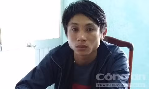 Nhắm đến các đối tượng ít có khả năng chống trả là phụ nữ để cướp giật tài sản, tên Trần Tuấn Vũ (SN 1991) đã thực hiện hàng loạt vụ cướp tại Bình Phước. Đối tượng chuyên nhắm tới những người phụ nữ đi xe máy có tài sản như điện thoại di động, dây chuyền vàng… rồi bám theo đến đoạn đường vắng ra tay chiếm đoạt tài sản. Nguồn ảnh: Công an TP HCM.