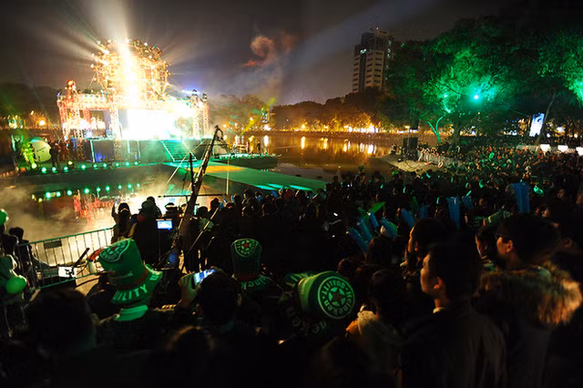 Nhiều hoạt động văn hóa, giải trí, lễ hội trong tuần qua đã được tổ chức, thu hút sự chú ý của người dân như tiệc đếm ngược của Heineken, tiệc đếm ngược của Bia Sài Gòn, bia Hà Nội... Nguồn ảnh: Công Lý.