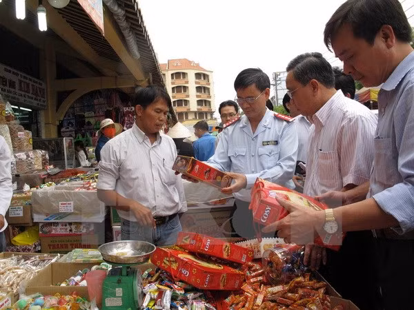 ATTP Tết và mùa lễ hội 2017: Kiểm thanh tra liên tục ATTP Tet va mua le hoi 2017: Kiem thanh tra lien tuc