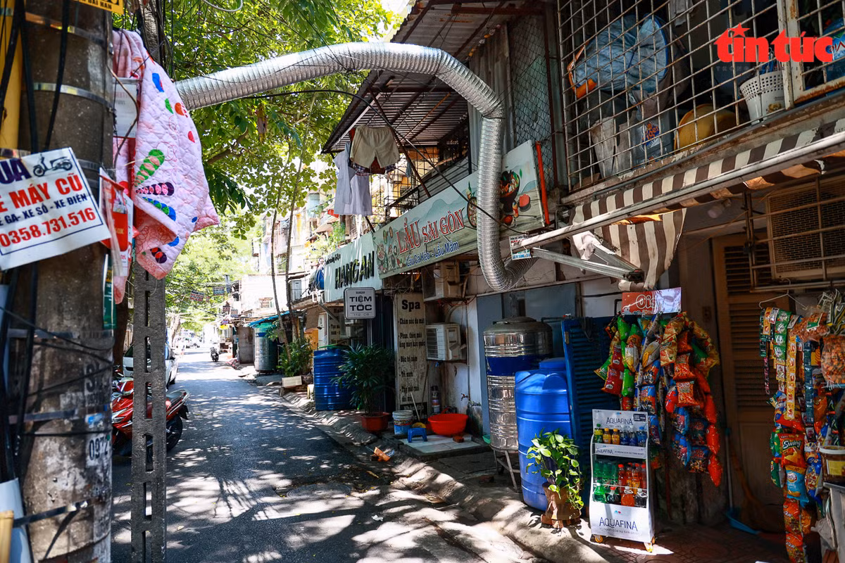 Ghi nhận của phóng viên báo Tin tức về hiện trạng xuống cấp của các khu tập thể cũ trên địa bàn quận Đống Đa và Ba Đình.