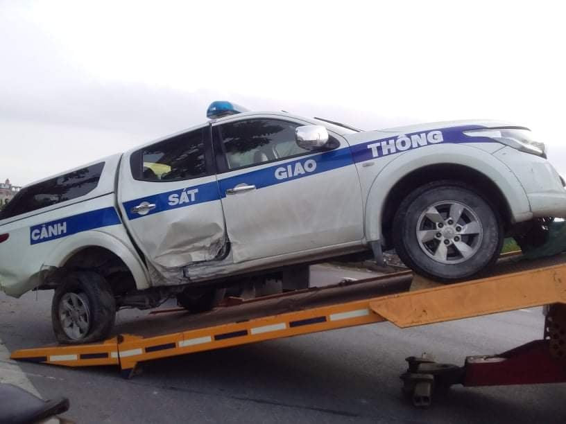 Hai Duong: Xe CSGT va cham voi xe may, mot nu sinh tu vong-Hinh-2