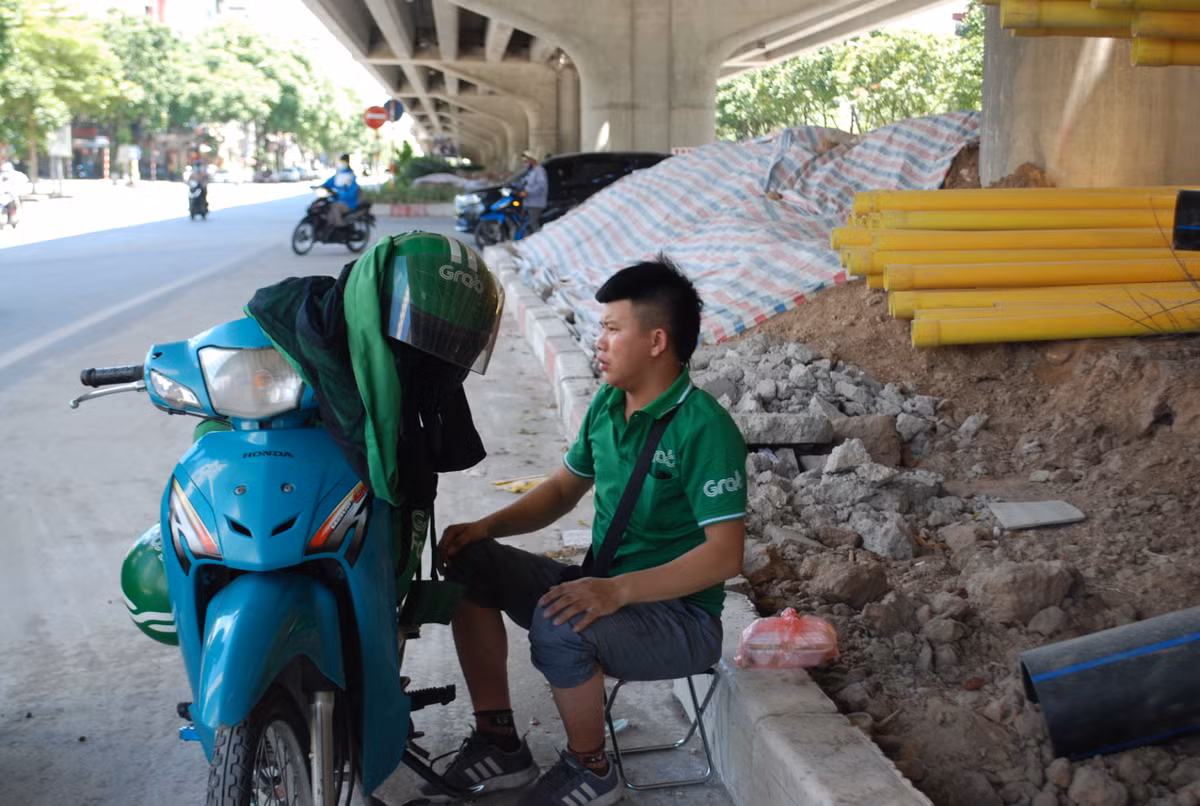 Ha Noi: Nhoc nhan “kiep muu sinh” duoi cai nang nhu do lua-Hinh-5