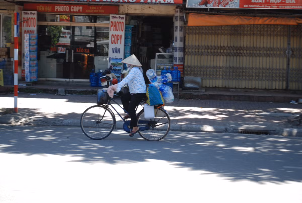 Ha Noi: Nhoc nhan “kiep muu sinh” duoi cai nang nhu do lua-Hinh-8