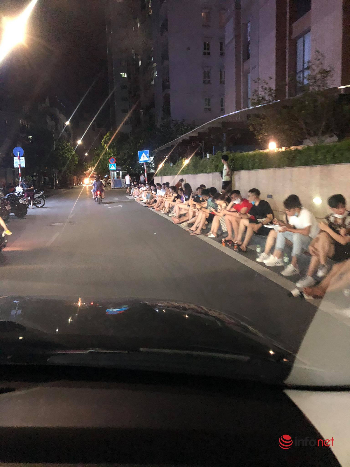 Ho Tay dong nghit nguoi, duong pho tac cung du gan nua dem-Hinh-5