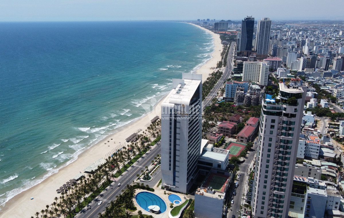 Nhiều nhà hàng chuyên phục vụ các món ăn Trung Quốc, Hàn Quốc xác xơ, xuống cấp do đóng cửa thời gian dài.