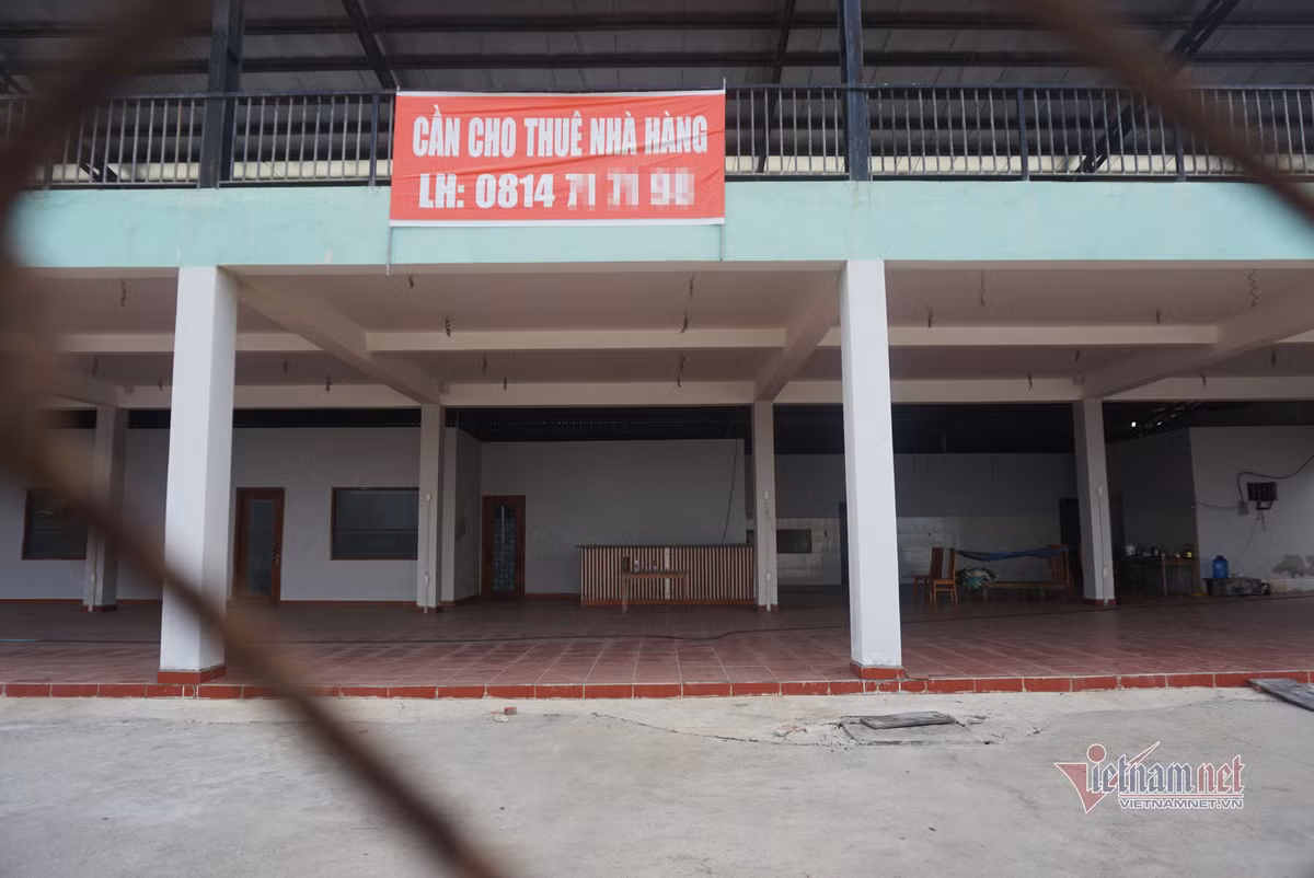 Kinh doanh thua lỗ một số cửa hàng treo biển sang nhượng, cho thuê lại