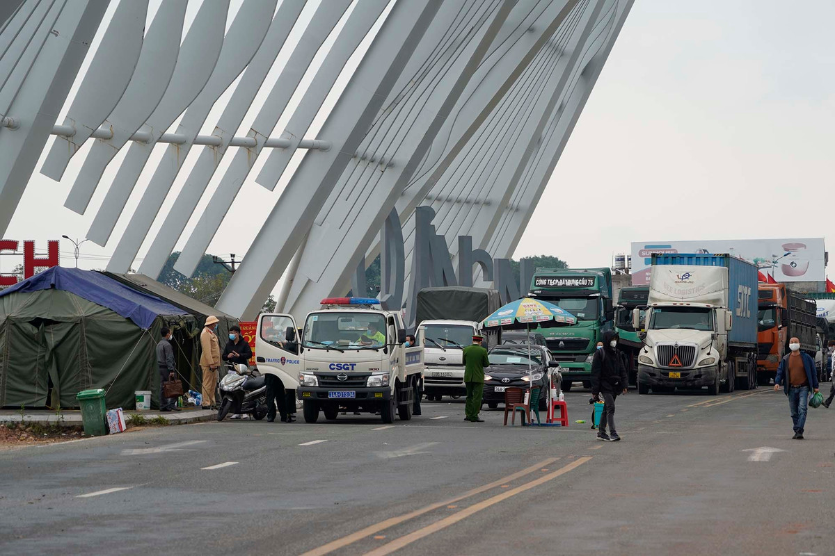 Tre em cung phai co xet nghiem am tinh khi cung bo me vao Quang Ninh