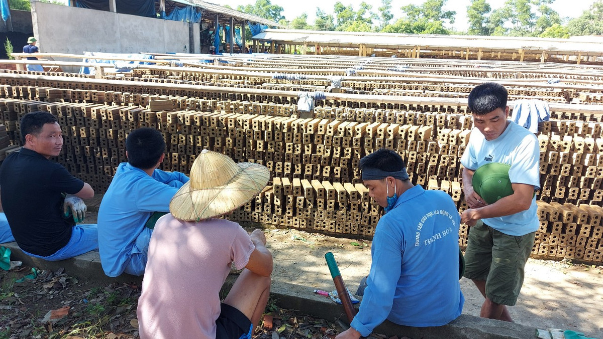 Ông Hoàng Duy Xuyên - Phó gíam đốc Cơ sở cai nghiện số 1 tỉnh Thanh Hóa cho biết: "Các bệnh nhân lao động vừa để tăng cường rèn luyện sức khỏe, quên đi ma túy, vừa có thêm thu nhập và nắm trong tay nghề nghiệp để khi hết khóa cai có thể tái hòa nhập cuộc sống một cách nhanh chóng".