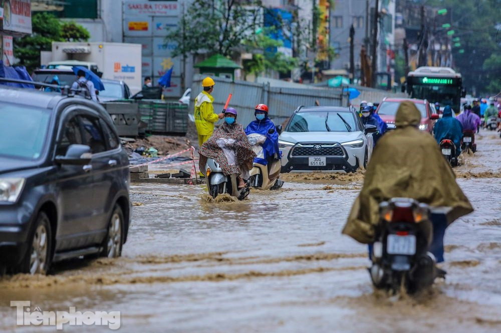 Các con phố lớn nhỏ ngập trong nước.