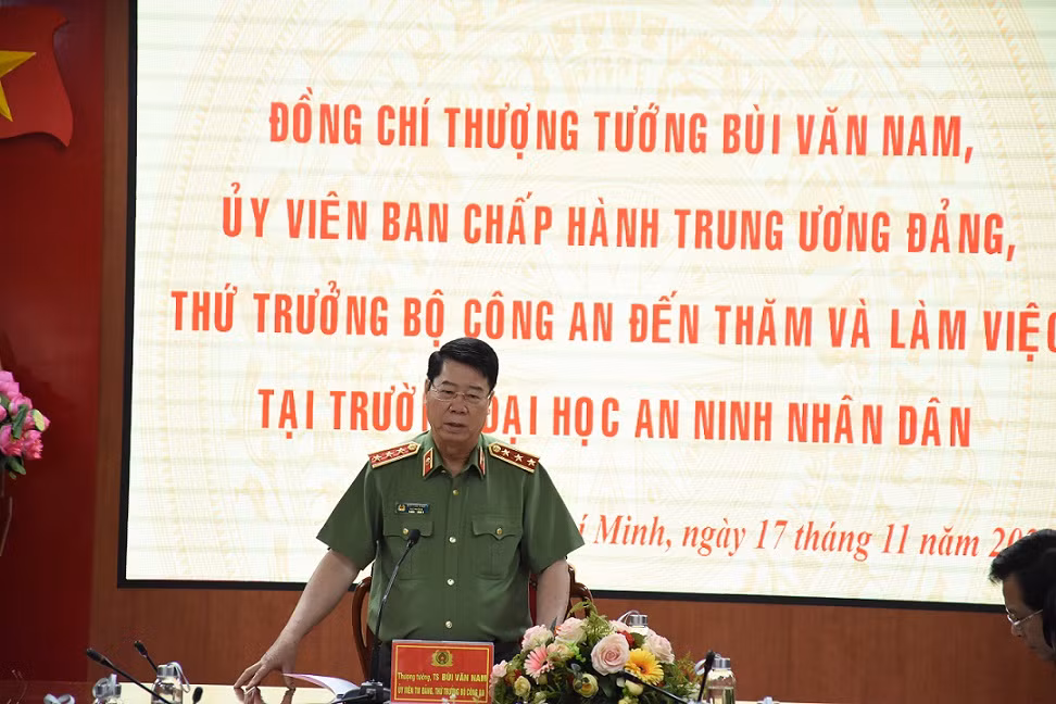 Ông Bùi Văn Nam cũng có hai khóa là Ủy viên Trung ương Đảng (khóa XI, XII). Ông Nam từng là Tổng cục trưởng Tổng cục Tình báo (khi đó là thiếu tướng) được bổ nhiệm giữ chức Thứ trưởng Bộ Công an và được phong hàm Trung tướng trong năm 2009.