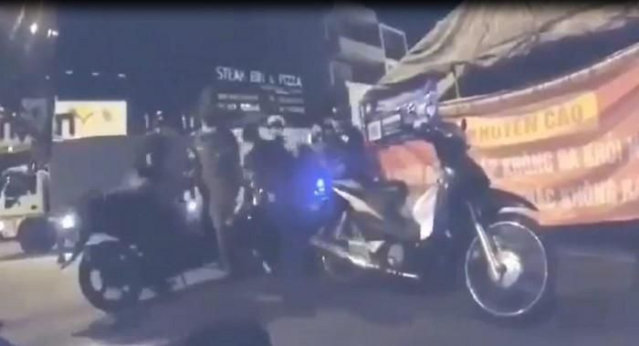 Thanh vien 'to phan ung nhanh' danh guc nguoi dan ong o TP.HCM bi khai tru