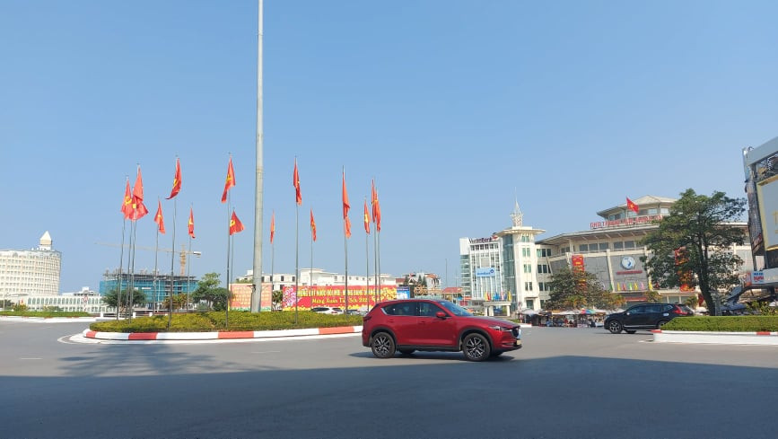 Du bao thoi tiet 18/6: Khu vuc Bac Bo va Trung Bo nong ham hap