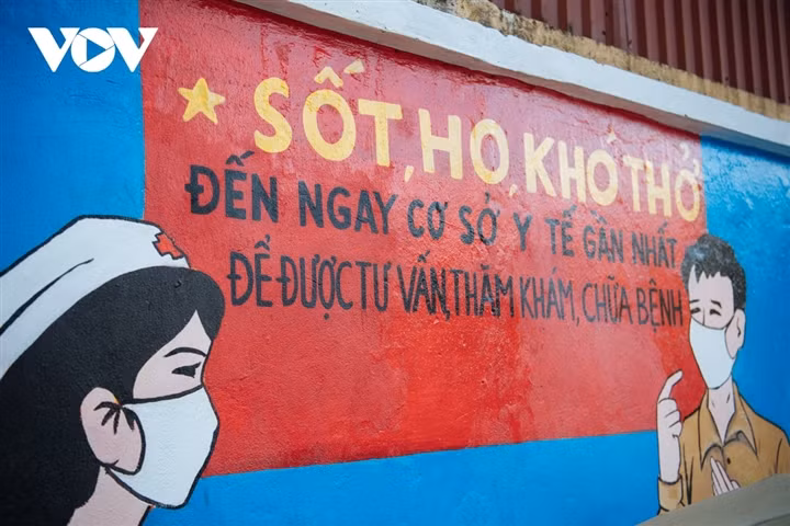 Độc đáo góc phố bích hoạ chống dịch COVID-19 tại Hà Nội