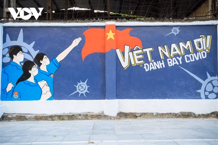 Độc đáo góc phố bích hoạ chống dịch COVID-19 tại Hà Nội