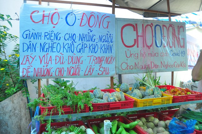 Chợ 0 đồng dành riêng cho người nghèo gặp khó khăn trong mùa dịch.