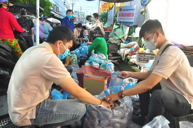 Đa dạng các mặt hàng tại "Chợ 0 đồng".