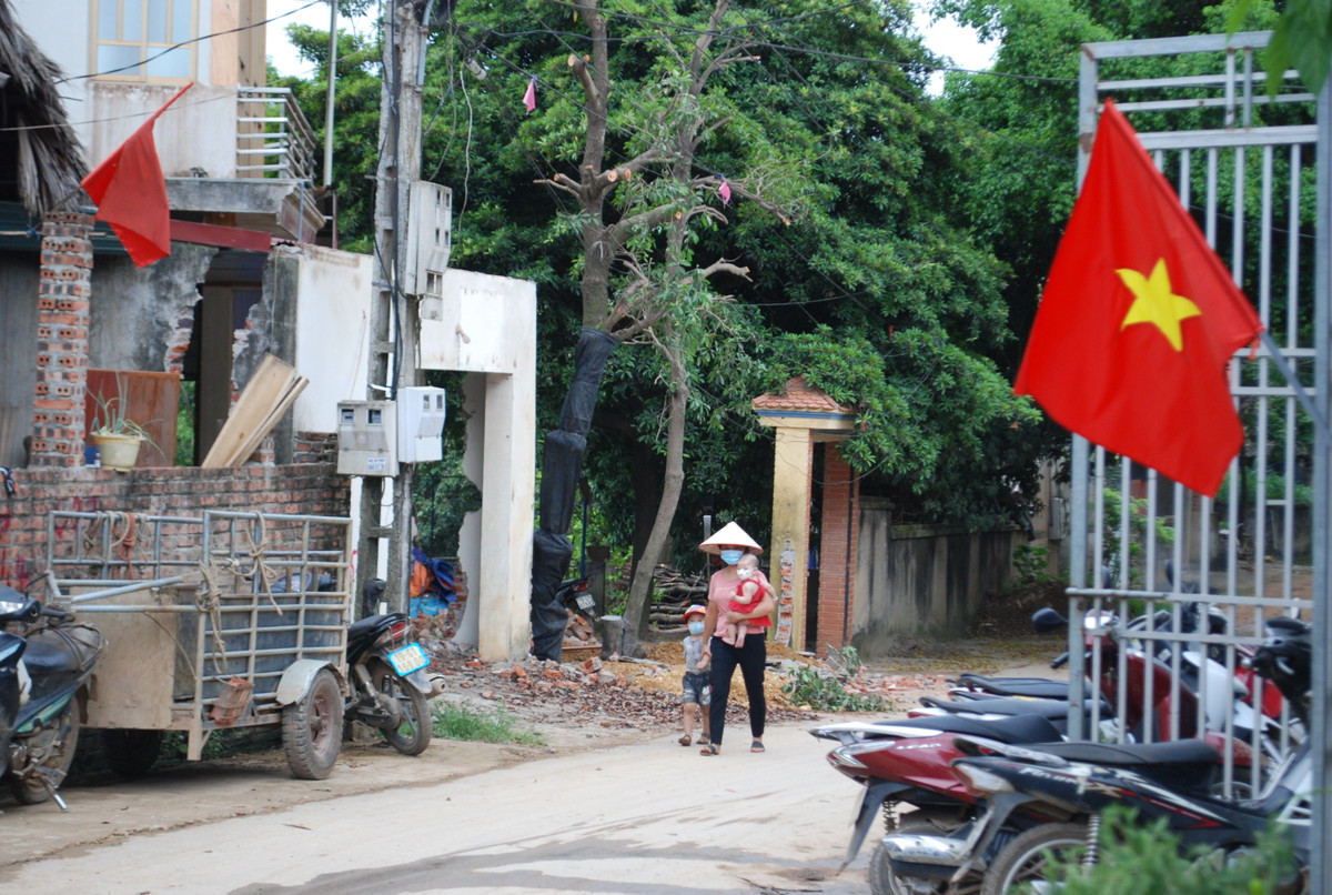Phu Tho: Nguoi dan hien dat lam duong xay dung Nong thon moi-Hinh-3