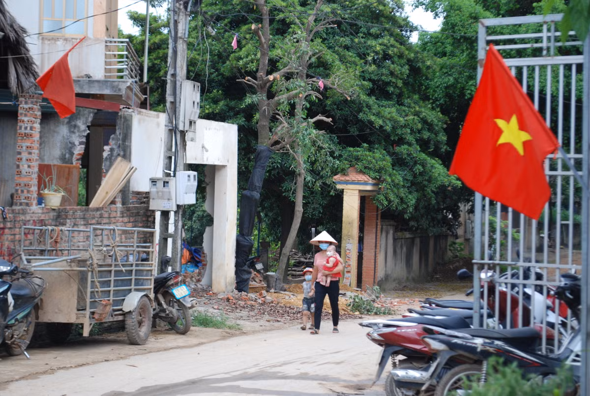 Phu Tho: Nguoi dan hien dat lam duong xay dung Nong thon moi-Hinh-3