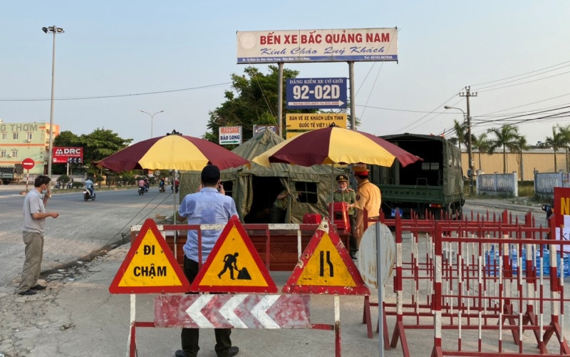 Quảng Nam: Ngày 22/6/2021 Sở Công Thương tỉnh Quảng Nam có Công văn số 979/SCT-QLTM về việc tăng cường phòng, chống dịch COVID - 19 trong vận chuyển hàng hóa vào địa bàn tỉnh Quảng Nam. Lái xe chở hàng từ vùng dịch vào Quảng Nam phải có xét nghiệm âm tính SARS-CoV-2 