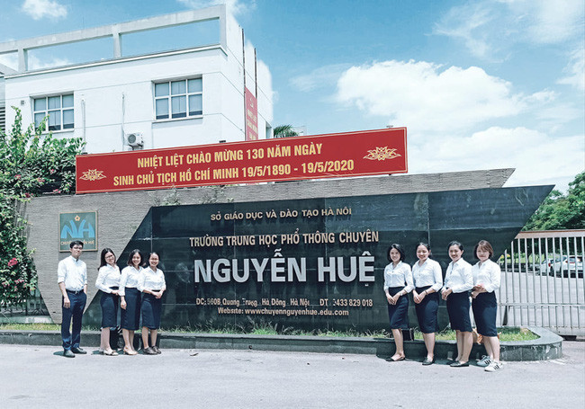Hai trường THPT chuyên Nguyễn Huệ và trường THPT Chu Văn An có điểm chuẩn gần ngang nhau.