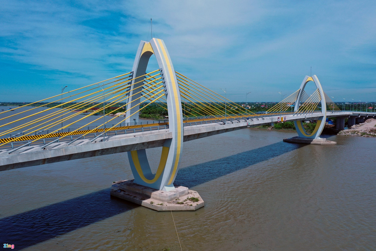 Cầu có chiều dài 536 m, rộng 12 m, chiều cao khoang thông thuyền 9,5 m. Đây là dự án nhóm B, công trình giao thông cấp I.