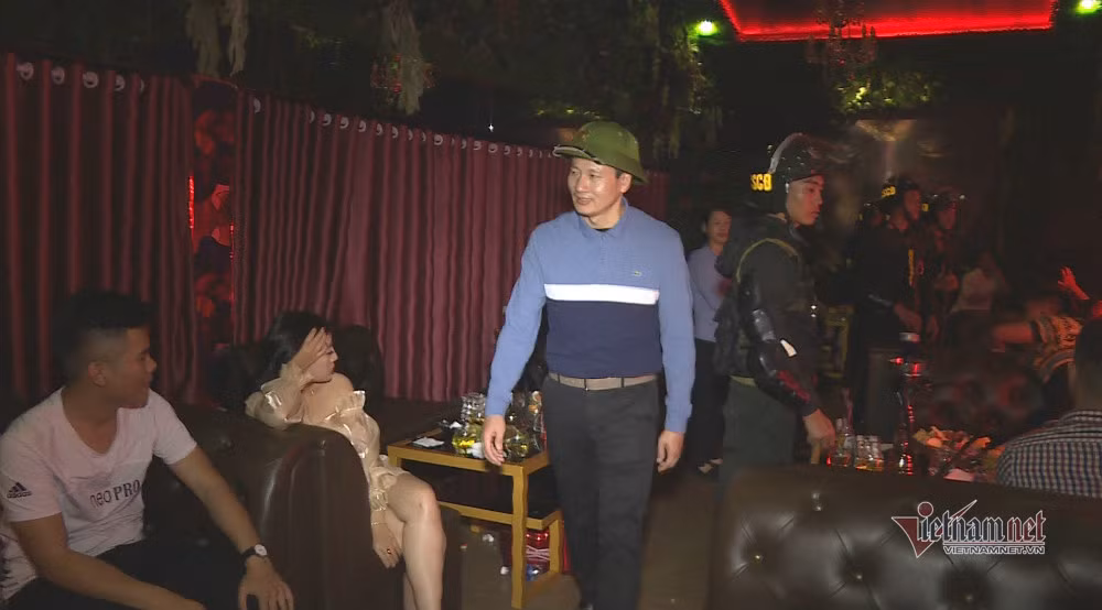 Đại tá Vũ Hồng Văn sau khi được điều động về làm Giám đốc Công an tỉnh Đồng Nai đã triệt phá nhiều đường dây tội phạm, ổ nhóm, băng đảng khét tiếng trên địa bàn, góp phần bảo đảm an ninh trật tự địa phương. (Ảnh:Vietnamnet)