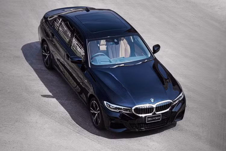 Giá bán của BMW 3-Series Gran Sedan G28 có giá đắt hơn so với 3-Series trục cơ sở tiêu chuẩn tại Thái Lan. Phiên bản 320d M Sport tiêu chuẩn có giá 2,549 triệu baht (85.254 USD - khoảng 1,96 tỷ đồng), phiên bản plug-in hybrid 330e M Sport có giá 2,799 triệu baht (93.616 USD - khoảng 2,16 tỷ đồng).