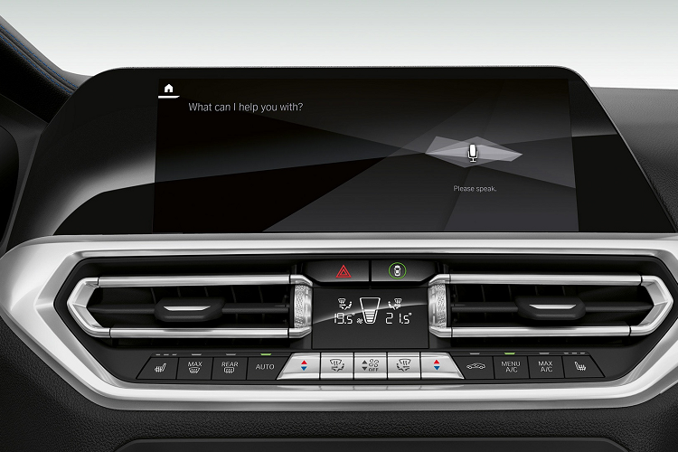 Những tiện nghi khác có trên BMW 330Li M Sport như hệ thống đèn trang trí nội thất, điều hòa 3 vùng, ghế trước chỉnh điện và có chức năng nhớ vị trí, vô-lăng bọc da M Sport. Hệ thống khoang lái thông minh BMW Live Cockpit Professional, ConnectedDrive, điều khiển bằng cử chỉ, sạc không dây và hệ thống âm thanh vòm Harman Kardon.