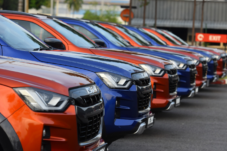 Mặc dù thế hệ mới ra mắt mang nhiều thay đổi và thiết kế hấp dẫn, nhưng doanh số của D-Max 2021 trong tháng 6/2021 vừa qua tại Việt Nam chỉ đạt 10 chiếc, giảm 70% so với tháng trước (36 chiếc). Doanh số của D-Max 2021 hiện tại đang thấp nhất phân khúc.