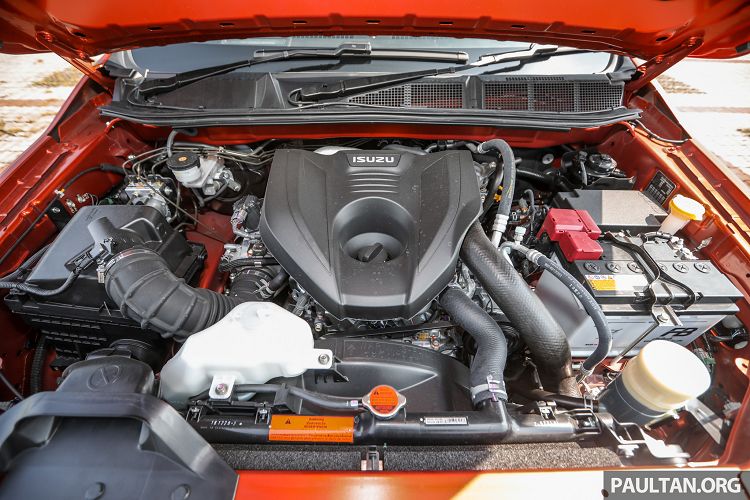 Trong khi đó, D-Max 1.9L AT 4x4 Type Z LSE bản full tại Việt Nam dùng động cơ dầu 4cyl dung tích 1.9L tăng áp, dung tích thấp hơn cho công suất tối đa 150 mã lực và mô-men xoắn cực đại 350 Nm. Nhìn chung, D-Max 2021 thế hệ mới tại Malaysia có giá bán dễ tiếp cận và đa dạng phiên bản hơn D-Max 2021 thế hệ mới tại thị trường Việt.