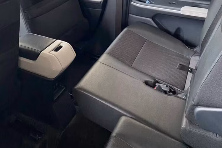 Động cơ xăng 1.5L mới của Toyota Avanza 2022 sẽ đồng hành cùng hộp số biến thiên vô cấp CVT thay vì hộp số tự động 4 cấp như phiên bản cũ. Ngoài ra, tại thị trường Indonesia, hộp số sàn 5 cấp sẽ vẫn được giữ lại trên mẫu MPV 7 chỗ này. Đặc biệt, mẫu MPV này sẽ chuyển sang dùng hệ dẫn động cầu trước thay vì cầu sau như phiên bản cũ. 