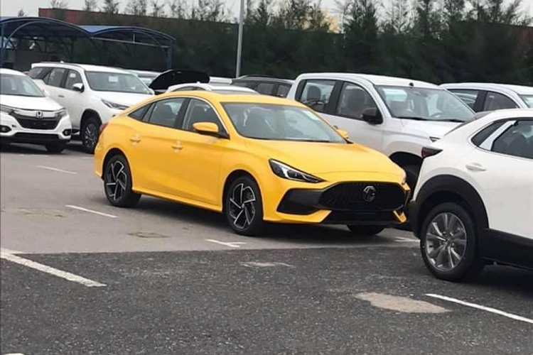 Thông tin về mẫu xe này thực tế đã được các đại lý hé lộ từ lâu, thậm chí có nơi đã mở cọc từ tháng 7/2021 nhưng có lẽ do ảnh hưởng của dịch bệnh, MG5 hoàn toàn mới đành lùi lịch hẹn với khách Việt. Với sự xuất hiện của MG5 tại trạm đăng kiểm, một số thông tin cho hay xe sẽ được bán ra vào đầu năm sau.