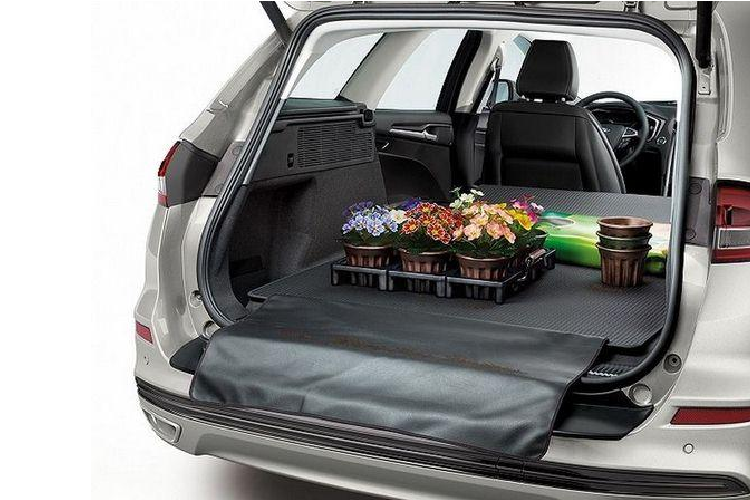 Ford Mondeo 2022 sẽ lớn hơn một chút so với thế hệ tiền nhiệm, tổng thể chiều dài x rộng x cao lần lượt là 4.935 x 1.875 x 1.500 mm, với trục cơ sở đạt 2.945mm. Các tùy chọn hệ truyền động cho Ford Mondeo 2022 tại thị trường Trung Quốc bao gồm động cơ xăng tăng áp loại 1.5L và 2.0L.