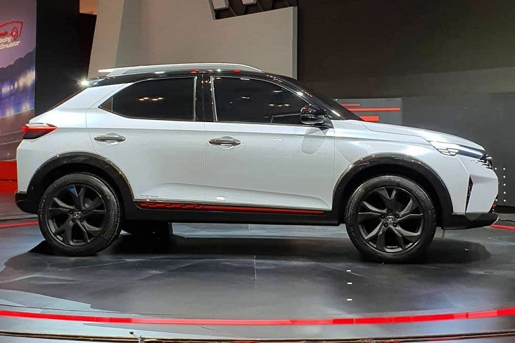 Hãng Honda chưa công bố thời điểm tung ra ZR-V mới. Vì được thiết kế tại Thái Lan nên Honda ZR-V rất có thể sẽ được phân phối tại nhiều thị trường Đông Nam Á. Mẫu SUV hạng A này có thể còn được bán ở Ấn Độ như lựa chọn thay thế cho đàn anh WR-V.