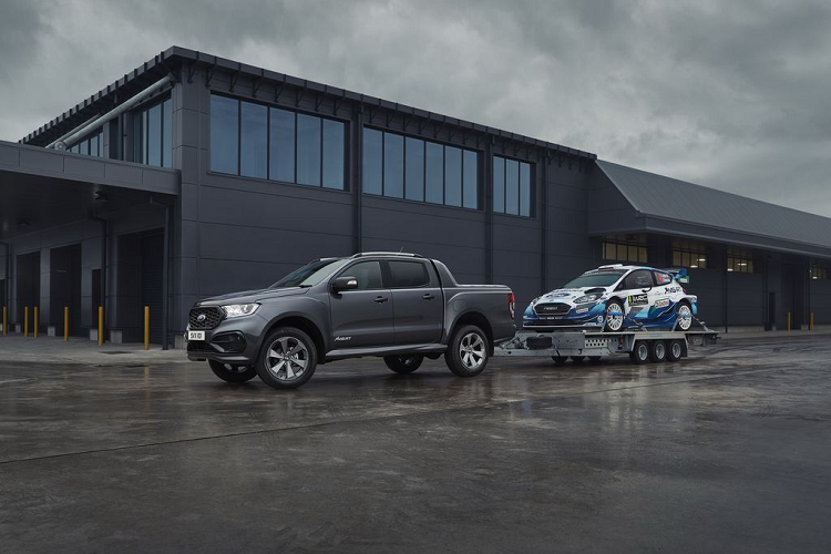 Được phát triển trên nền tảng Wildtrak, Ford Ranger MS-RT vẫn sử dụng hệ thống treo sau loại nhíp lá thay vì loại lò xo cuộn như bản Raptor.