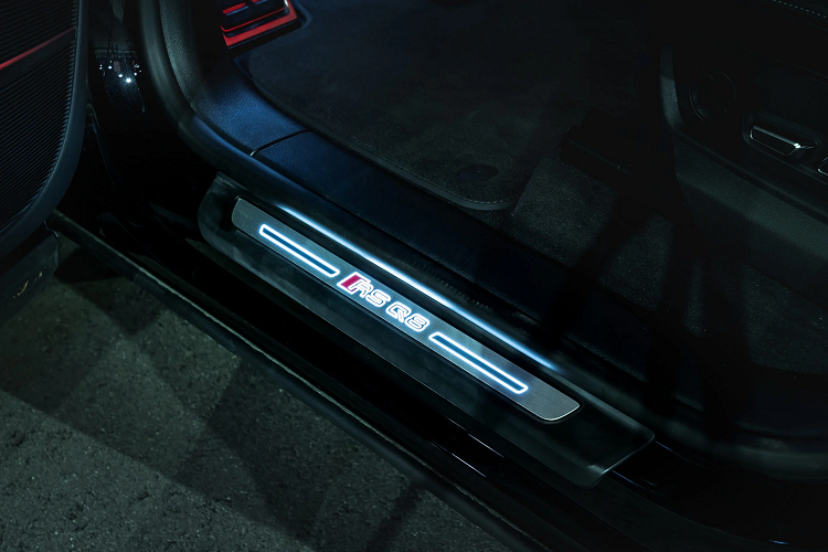 Về nguyên bản, chiếc xe được trang bị động cơ tăng áp kép V8 4.0 lít với khả năng sản sinh mức công suất 591 mã lực và mô-men xoắn 800 Nm. Manhart Performance cũng đã phát triển cho xe với bộ tăng áp mới cho mẫu SUV hiệu năng cao, lắp đặt cho xe thêm bộ làm mát liên động nâng cấp, lắp bộ hút gió bằng sợi carbon và chỉnh sửa lại ECU.