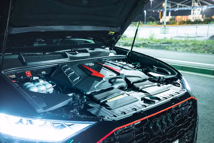 Chiếc xe mẫu của thương hiệu Manhart Performance được trang bị bộ mâm xe độ Manhart Classic Line có kích thước 24 × 10,5 ở phía trước và 24 × 12,5 ở phía sau. Bộ mâm này được sơn màu đen satin có sọc trang trí màu đỏ đi kèm bộ lốp có thông số 295/30 và 355/25. Manhart cũng đã trang bị cho chiếc SUV nhiều chi tiết trang trí màu đỏ trên các tấm cản trước, gương chiếu hậu và bộ khuếch tán phía sau. Ngoài ra xe còn được trang bị một số đường sọc đỏ và xám mờ chạy dọc theo mui xe và trên nóc xe.