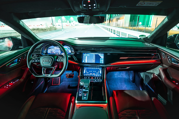 Ngoài ra, chiếc SUV còn được trang bị thêm hệ thống xả bằng thép không gỉ với van điều chỉnh và ống xả 100 mm có thể được phủ gốm hoặc hoàn thiện bằng sợi carbon. Ngoài ra, khách hàng còn có thể lựa chọn trang bị hệ thống xả hiệu năng cao nhằm đem lại âm thanh ấn tượng hơn.