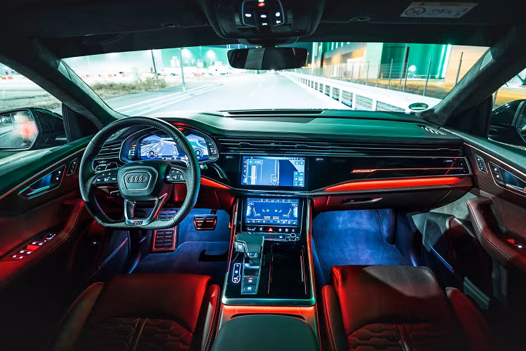 Ngoài ra, chiếc SUV còn được trang bị thêm hệ thống xả bằng thép không gỉ với van điều chỉnh và ống xả 100 mm có thể được phủ gốm hoặc hoàn thiện bằng sợi carbon. Ngoài ra, khách hàng còn có thể lựa chọn trang bị hệ thống xả hiệu năng cao nhằm đem lại âm thanh ấn tượng hơn.