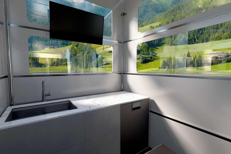 Chưa hết, bởi Cybertruck sẽ cung cấp một số cục pin lớn nhất hiện có trên thị trường, CyberLandr không cần nguồn cung cấp điện riêng như máy phát điện chạy bằng xăng hoặc pin dự phòng. Người dùng chỉ cần cắm nó vào Cybertruck và chia sẻ điện năng, rồi truyền lại năng lượng từ các tấm pin mặt trời 500 watt được lắp đặt trên phần nóc mở rộng của nó.