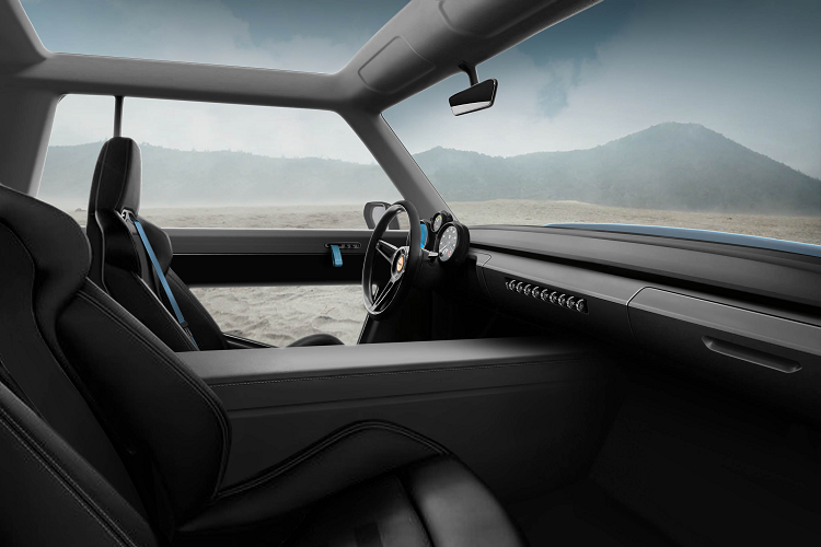 Ngoài ra, cabin còn có hộp đựng găng tay, máy sưởi, điều hòa nhiệt độ, ghế sưởi, cửa sổ trời tùy chọn, và hệ thống âm thanh Bluetooth Kicker.