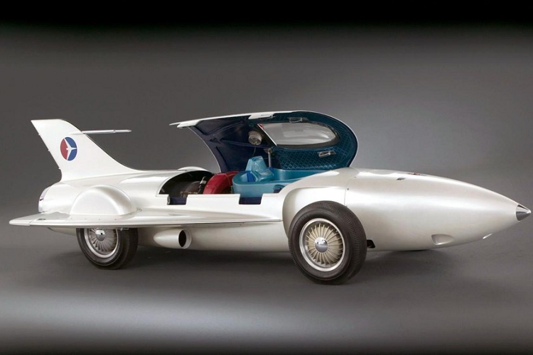 Một trong số đó là Emmett Conklin, một nhân vật huyền thoại trong lịch sử GM. Ông gia nhập công ty khi còn trẻ vào những năm 1920, và ban đầu là công nhân xây dựng cho Milford Proving Ground, cơ sở thử nghiệm ôtô chuyên dụng đầu tiên trên thế giới. Sau đó, ông ấy làm nghề hoán đổi lốp xe chạy thử, và rồi tiến tới trở thành người lái thử.