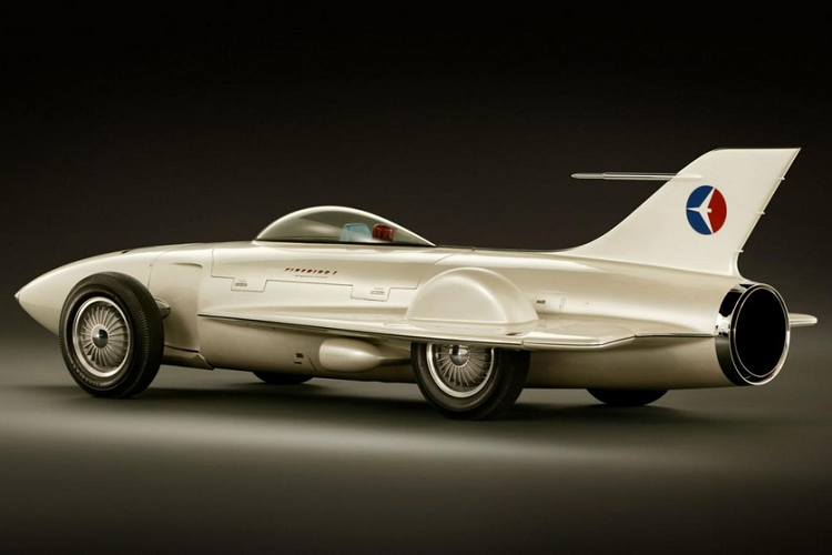 Vào những năm 1950, ngành công nghiệp của Mỹ đã bùng nổ mạnh mẽ và trong lĩnh vực ôtô, các nhà sản xuất đã bước ra ngoài khuôn khổ hơn bao giờ hết. Đó là thời kỳ mà các kỹ sư và nhà thiết kế được tự do đổi mới, tạo ra nhiều loại phương tiện mang tính đột phá. Tại General Motors, đây là lúc họ tiếp tục công việc nghiên cứu tính khả thi của động cơ tuabin khí trong ôtô, một dự án được bắt đầu từ những năm 1940.