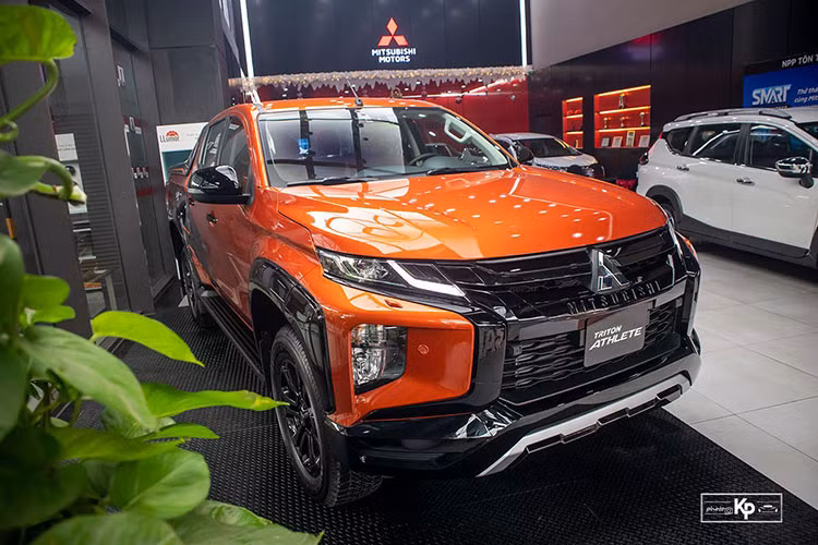 Với mức giá xe Mitsubishi Triton Athlete 2022 niêm yết lần lượt là 885 và 760 triệu cho phiên bản Athlete hai cầu và một cầu, đây thực sự là một ứng cử viên sáng giá, cho những người tiêu dùng mong muốn một mẫu xe bán tải mạnh mẽ, bền bỉ, an toàn và đặc biệt là đẹp mắt.
