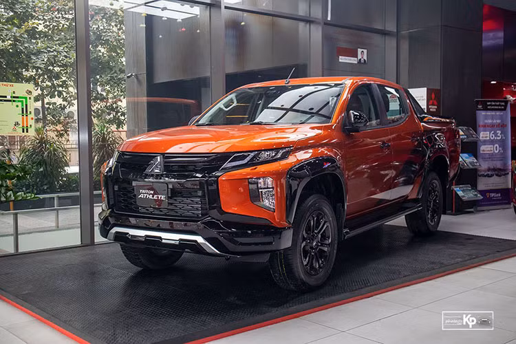 Cuối tháng 11 vừa qua, hãng xe Nhật Bản đã chính giới thiệu đến khách hàng Việt Mitsubishi Triton Athlete 2022 mới. Mẫu bán tải này "khoác" lên mình diện mạo mới với bộ "cánh" hấp dẫn hơn giúp gia tăng sự lựa chọn cho người tiêu dùng Việt Nam.