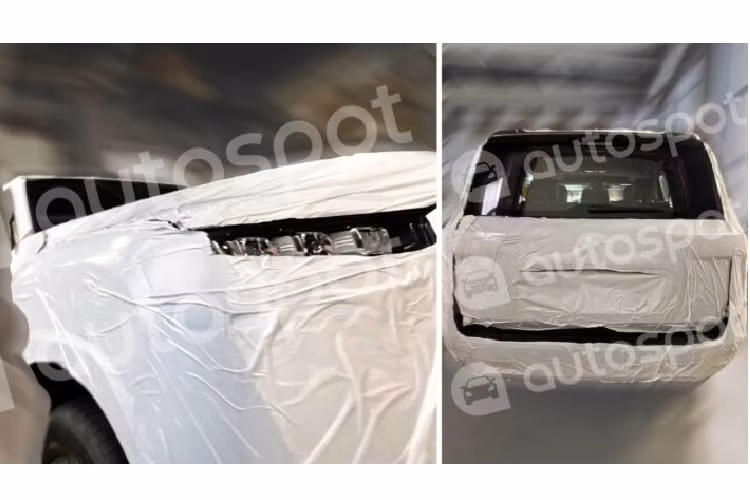 Không chỉ thay đổi thiết kế, Toyota Land Cruiser 2021 còn được đồn là không dùng động cơ V8, dung tích 4.6L cũ nữa. Thay vào đó là hệ truyền động hybrid với máy xăng 3.5L, sản sinh công suất tối đa 300 mã lực. Hệ truyền động hybrid của mẫu SUV này có thể sẽ cho công suất tổng cộng 480 mã lực